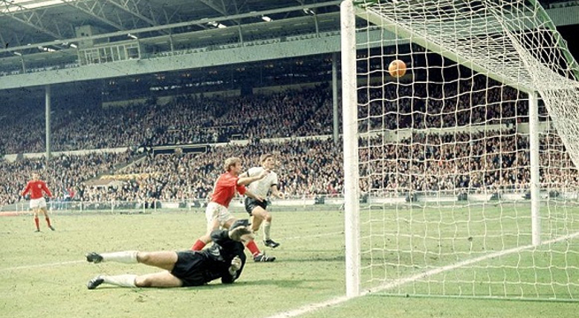 Momento mundial: Inglaterra ganó su mundial con gol fantasma ante Alemania