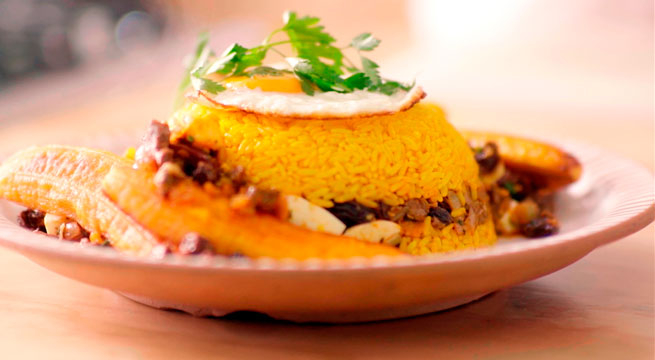 Bravazo: cómo preparar un rico arroz tapado con Gastón Acurio