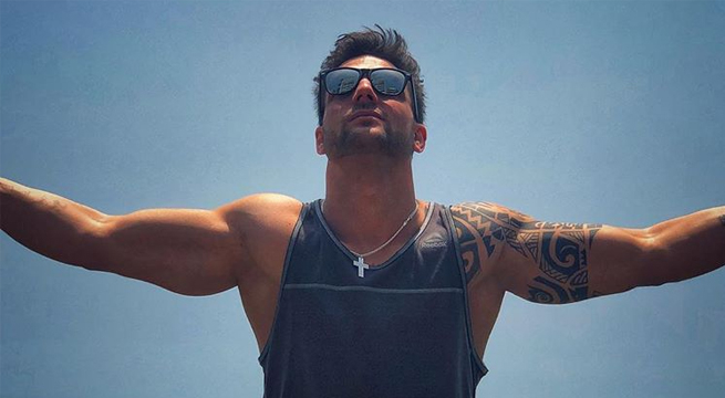 Nicola Porcella vive su soltería al máximo, juergueando con más aguante que nunca