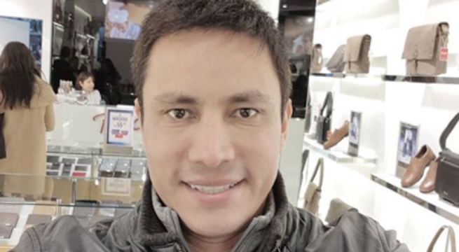 Renzo Costa se luce con joven idéntica a Brunella Horna