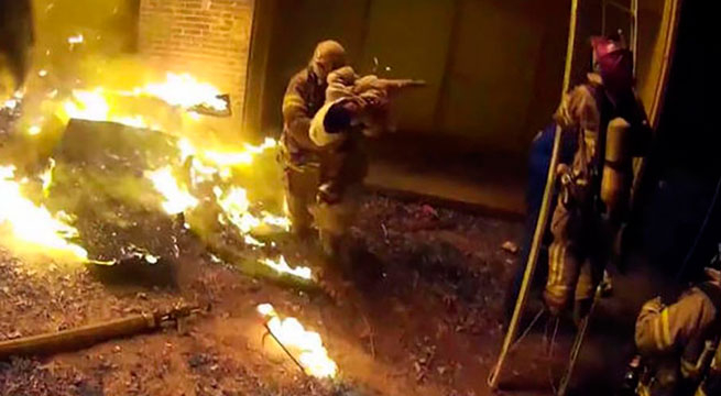 Dramático rescate de bebé lanzado desde un balcón durante incendio conmociona las redes sociales