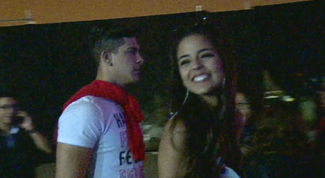 Emilio Jaime y Luciana Fuster se lucen agarrados de la mano en concierto