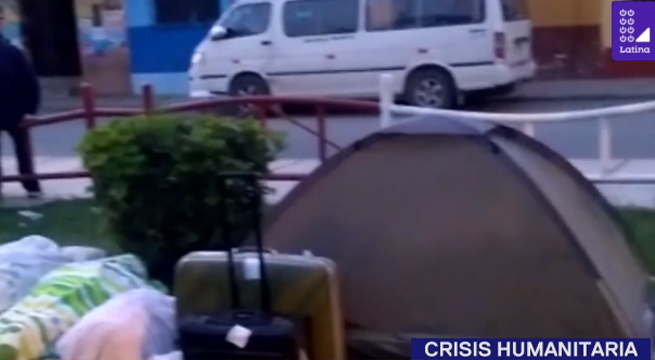 Venezolanos instalan carpas en calles de Tumbes