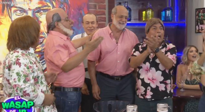 El tío Lisuratás vs. Daniel Abugattás, un candente choque en el Bar ‘Pídalo con Rima’