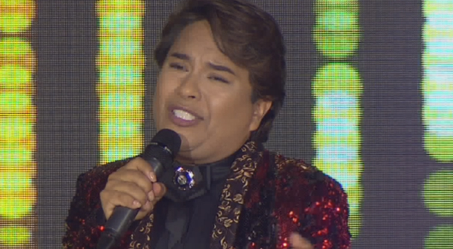 El imitador de Juan Gabriel emocionó a todos con el tema “Querida”