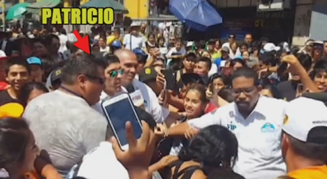 Patricio Parodi fue a Mesa Redonda y público le tiró botellas y mandarinas