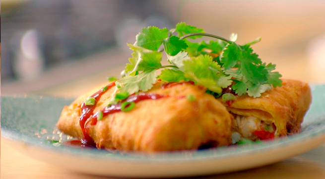 Bravazo: Mira cómo preparar unas deliciosas ‘Torrejas enrrolladas de camarones’ con Gastón Acurio