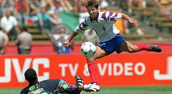 Momento mundial: Los cinco goles de Oleg Salenko a Camerún en Estados Unidos 94