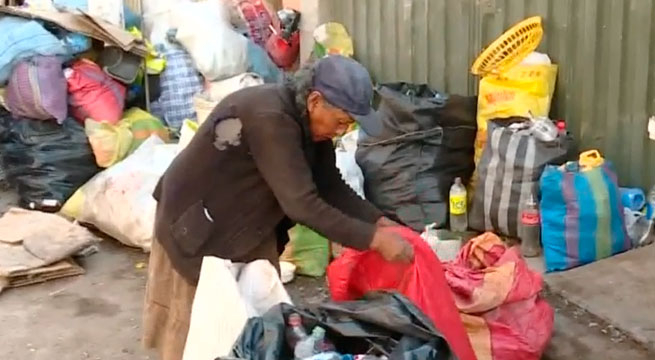 Villa El Salvador: vecinos denuncian a mujer que convirtió su casa en centro de reciclaje