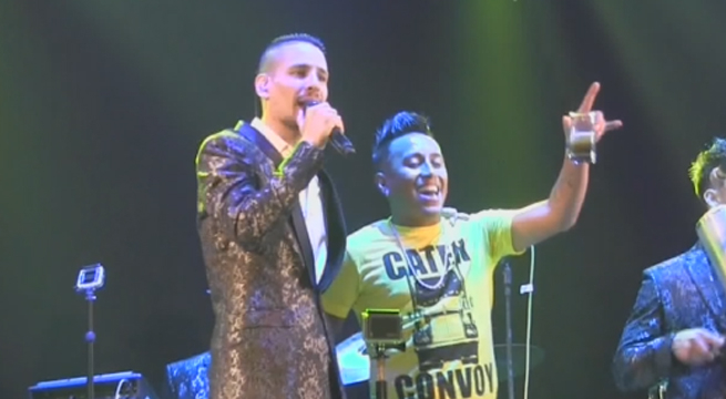 Christian Cueva celebró el año nuevo cantando y bailando con ex Ráfaga