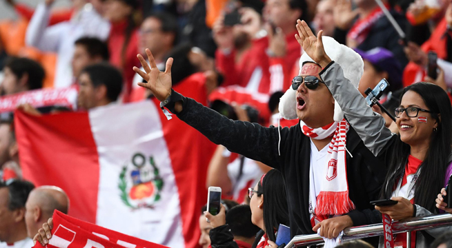 Rusia 2018: Hinchada peruana cantó 