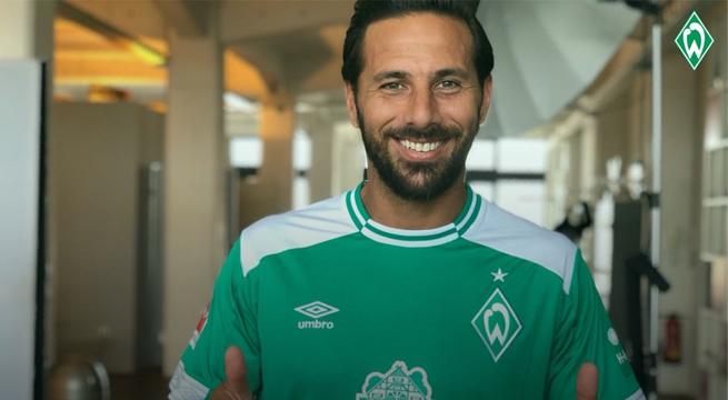 Hinchas del Werder Bremen felices por la vuelta de Claudio Pizarro