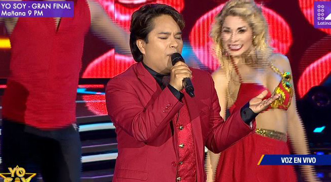 Imitador de Juan Gabriel interpretó 