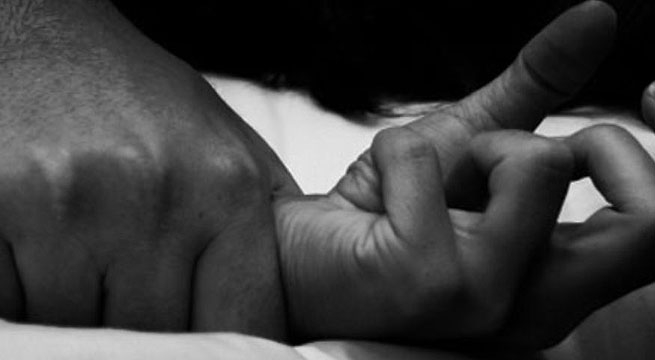 Padres denuncian que profesor la sedujo y la llevó a un hotel 