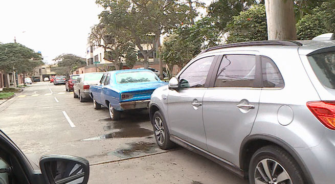 Surco: Vías copadas, estacionamientos ilegales e inseguridad generan malestar en el distrito