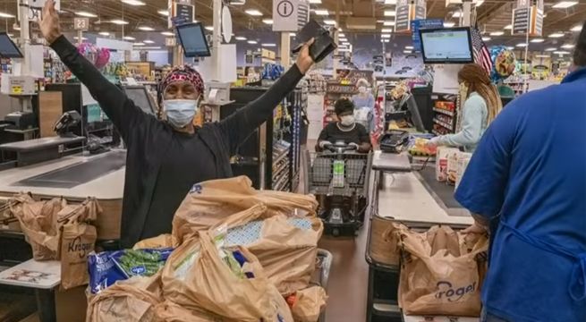 Conocido actor sorprendió a ancianos al pagar sus compras en supermercados en Estados Unidos