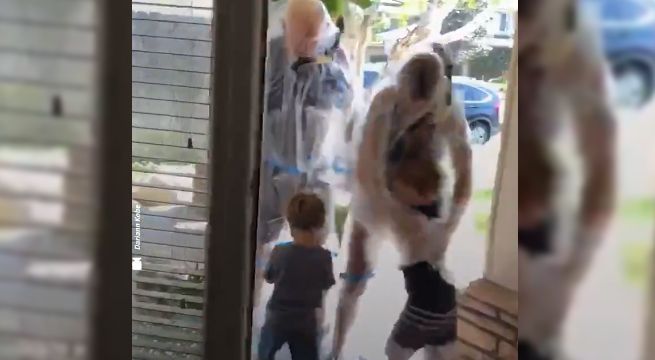 Abuelitos tuvieron inusual idea para volver a abrazar a sus nietos