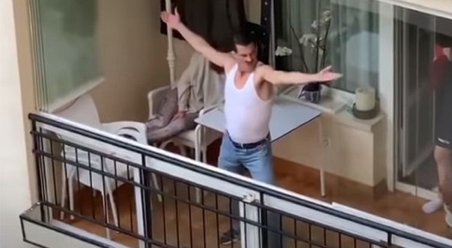 Hombre se disfraza de Freddie Mercury y da show a sus vecinos en plena cuarentena [VIDEO]