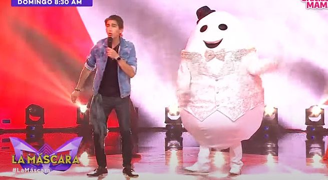 El ‘Huevo’ y Daniel Lazo le pusieron sabor a la noche al cantar “Saca las manos”