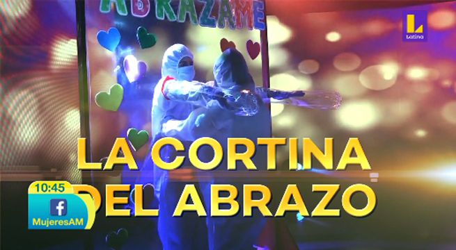El emotivo reencuentro de una madre y su hija en la ‘cortina del abrazo’ [VIDEO]