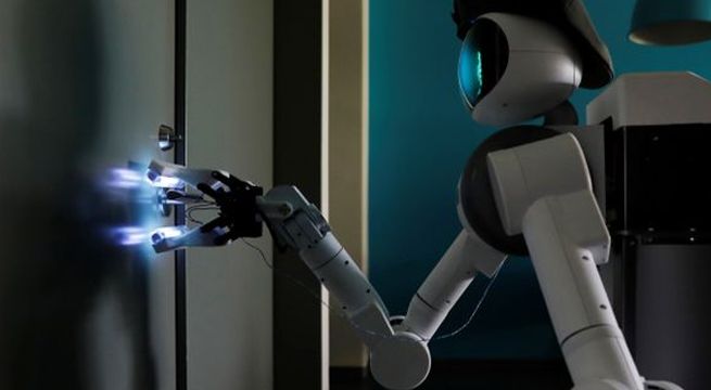 Robot diseñado en Japón para ayudar a la fuerza laboral tiene nuevo rol en medio de la pandemia