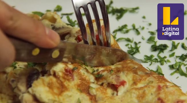 Mira cómo cocinar un rico ‘Omelette de champiñones’ [Video] - Latina Digital