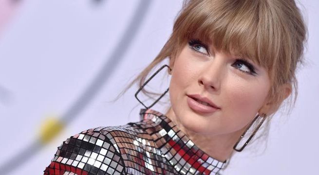 Taylor Swift donó más de 30 mil dólares a adolescente para que pague estudios universitarios