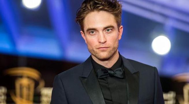 Actor Robert Pattinson da positivo por COVID-19