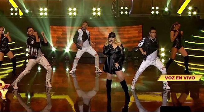 Imitadora de Karol G encendió la noche al cantar “Ay Dios mío!”