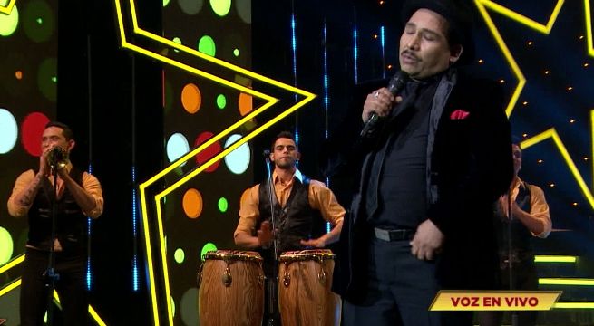 Rubén Blades saltó al escenario con el tema “El Cantante”