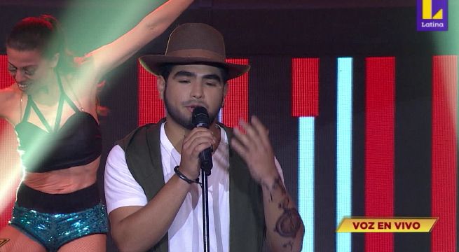 Jonathan Moly cantó el tema “Somos Tres”  