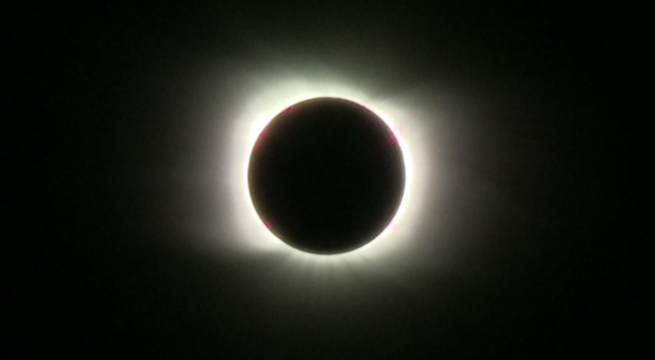 Espectacular eclipse solar pudo ser visto desde Chile y Argentina