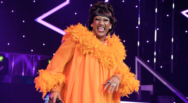 Imitador de Celia Cruz cantó “La vida es un carnaval” en la gala del miércoles