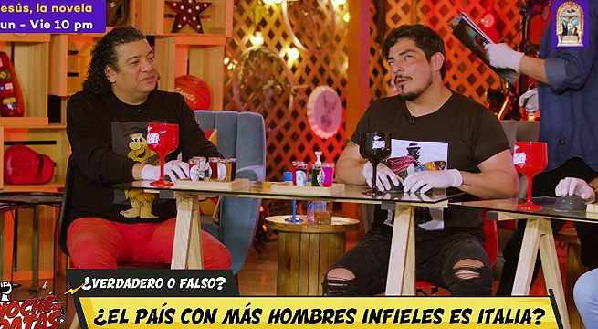 Erick Elera y Junior Silva jugaron al 'Manos en las bolas' en Noche de Patas