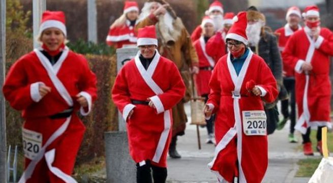 Santas alemanes compiten a pesar de normas para frenar pandemia