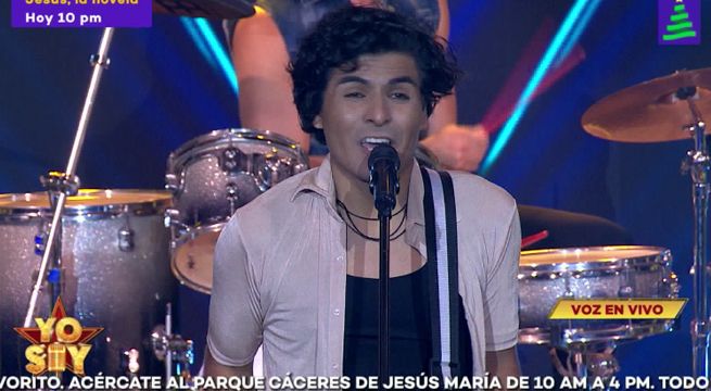 El imitador de Pedro Suárez-Vértiz cantó “Mi auto era una rana”