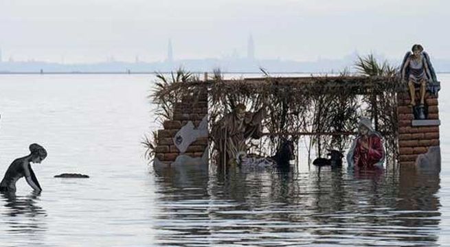 Pesebre flotante lleva la Navidad a la laguna de Venecia