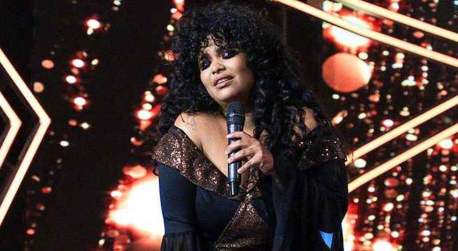 Imitadora de Amanda Miguel se lució al cantar el tema “Dudas”