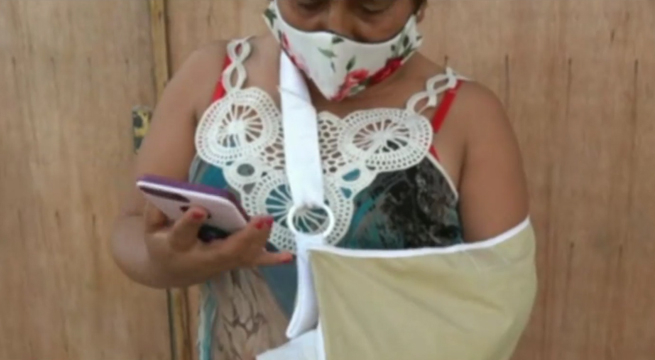 Delincuentes golpean a mujer para robarle bono