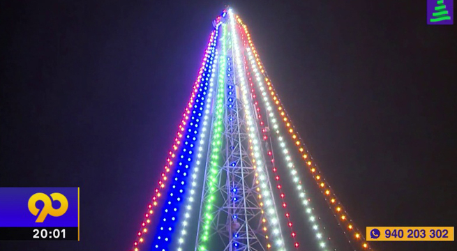 Latina encendió el árbol de Navidad más alto de Lima