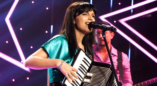 Imitadora de Julieta Venegas interpretó “El presente” en la Noche de Eliminación