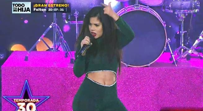 Imitadora del Selena Quintanilla cantó “Bidi bidi bom bom” en su primer concierto