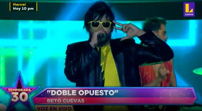 El imitador de Beto Cuevas cantó “Doble Opuesto”