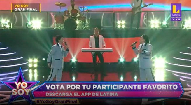 Los imitadores del Dúo Dinámico cantaron el tema “Amor Misterioso”