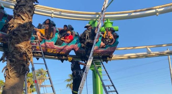 22 personas quedaron atrapadas en una montaña rusa tras un fallo mecánico