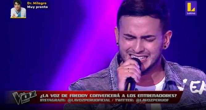 Freddy Armas se paró sobre el escenario de La Voz Perú para cantar “Historia de un amor”
