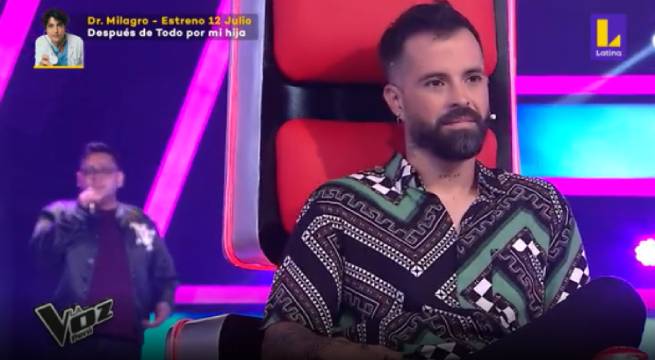 Nick Bryan intentó convencer a los entrenadores con el tema “Tan Enamorados”