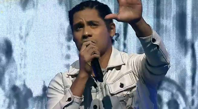 Jeam Pool Moreno cantó “Tocando fondo” en su primer concierto de la temporada