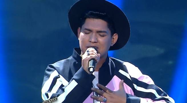 Thony Valencia cantó “La soledad” para clasificar a la semifinal