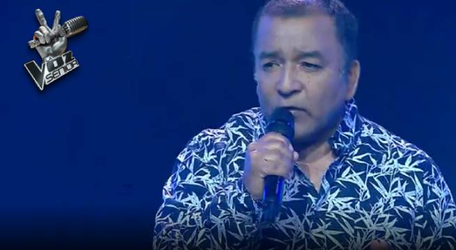 Carlos Landázuri cantó el tema “El triste”